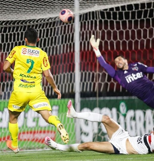 E, para finalizar, a mais recente: diante do Mirassol, o São Paulo foi eliminado dentro do Morumbi ao perder por 3 a 2, nas quartas de final do estadual de 2020.