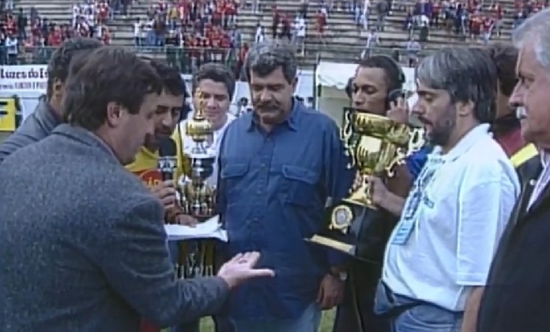 Em 1997, o Estádio Municipal Radialista Mário Helênio, em Juiz de Fora, recebeu o confronto entre Flamengo e Botafogo. O amistoso foi um preparatório para o Campeonato Brasileiro e teve muita emoção. Com direito a gols anulados, placar em branco e um troféu decidido na sorte, com o cara ou coroa como critério de desempate. 