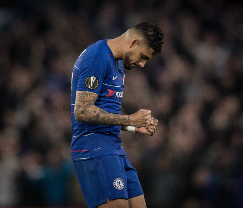 ESQUENTOU - Emerson Palmieri, lateral esquerdo do Chelsea, acertou os termos pessoais de contrato com a Inter de Milão, segundo o portal “Calciomercato”. O contrato teria cinco anos de duração, mas os italianos precisam chegar a um acordo com os ingleses que querem cerca de 20 milhões de libras (R$ 141 milhões) pelo defensor.