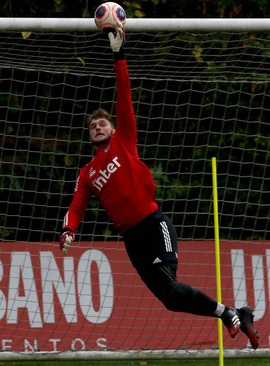 Goleiro Lucas Perri, reserva imediato de Volpi, entrou no time durante a ausência dele.