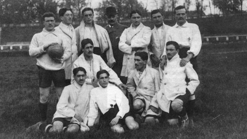 PRO VERCELLI - É um dos clubes mais tradicionais da Itália, fundado em 1903. No entanto, atualmente disputa apenas a Terceira Divisão do italiano. Embora nessa condição, aparece nessa lista com sete títulos nacionais - 1908, 1909, 1910-11, 1911-12, 1912-13, 1920-21, 1921-22.