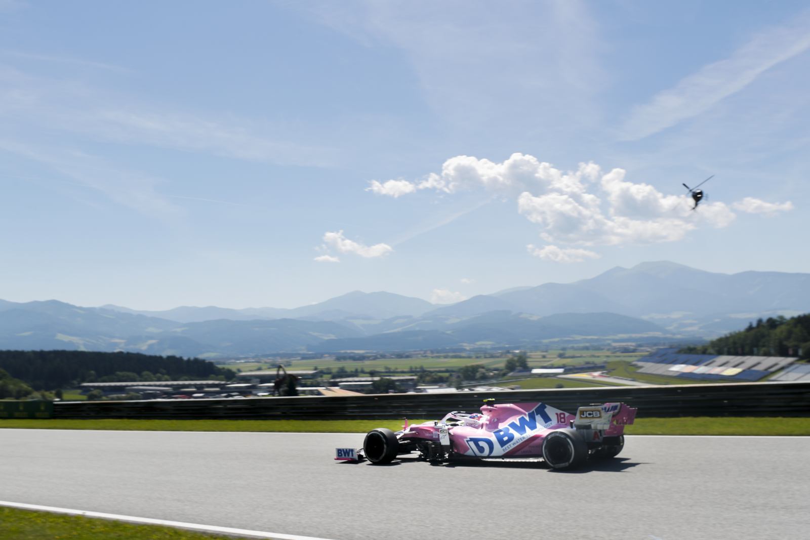 A Racing Point começou o fim de semana em boa forma colocando os dois carros no top-5 no TL1