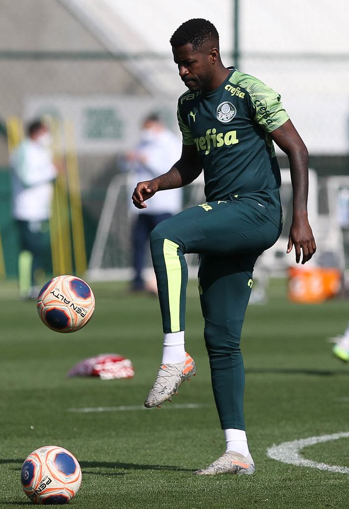 FECHADO - O Palmeiras e o meio-campista Ramires rescindiram, em comum acordo, o vínculo de trabalho do atleta com o clube. Contratado na última temporada, o jogador conquistou o título do Campeonato Paulista e marcou um gol em sua passagem pelo Verdão.