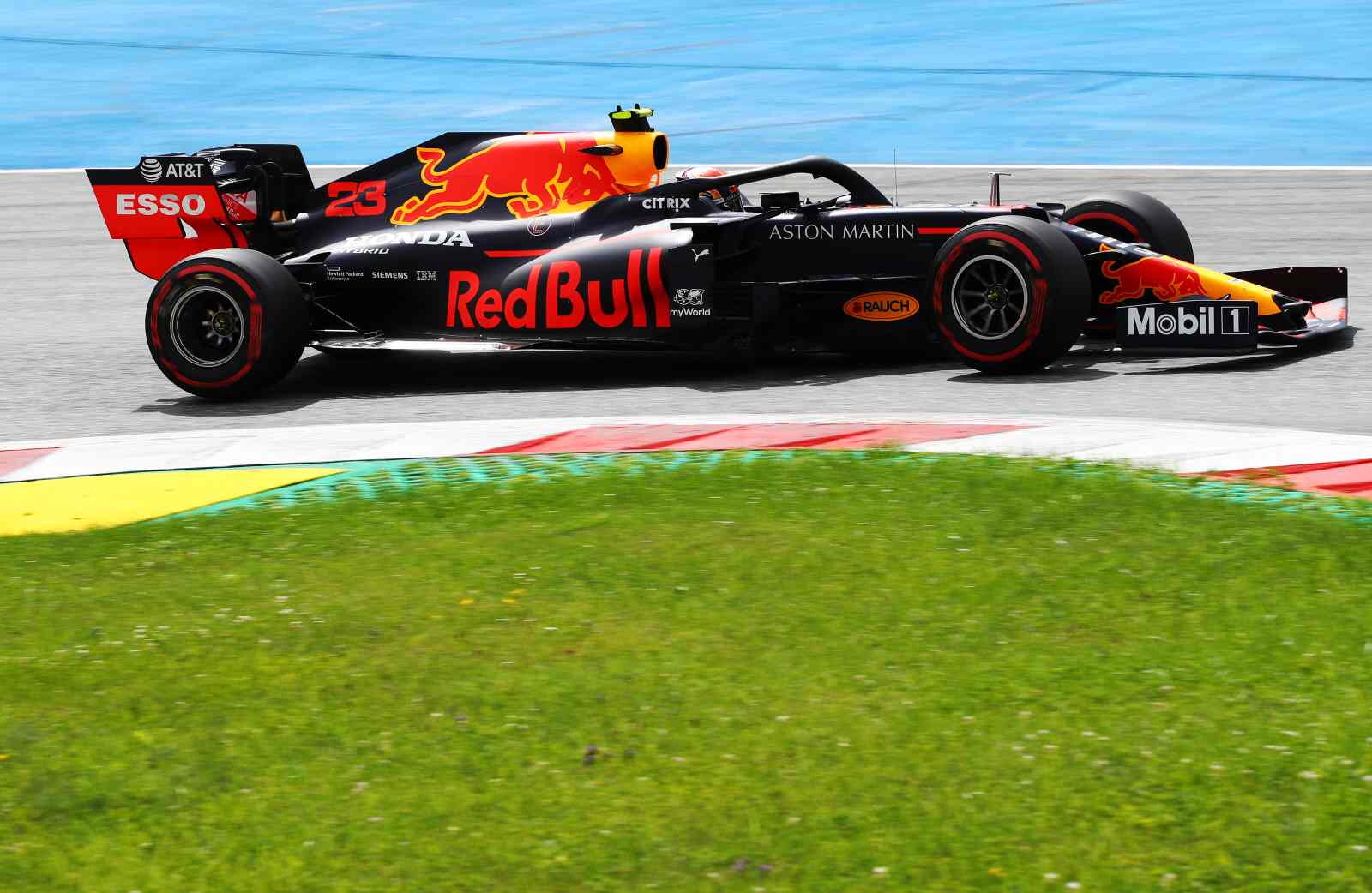 Max Verstappen reclamou de problemas na asa dianteira no TL2