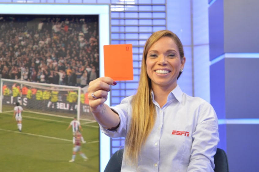 Renata Ruel foi árbitra assistente e, em 2019, foi contratada como comentarista de arbitragem na ESPN.