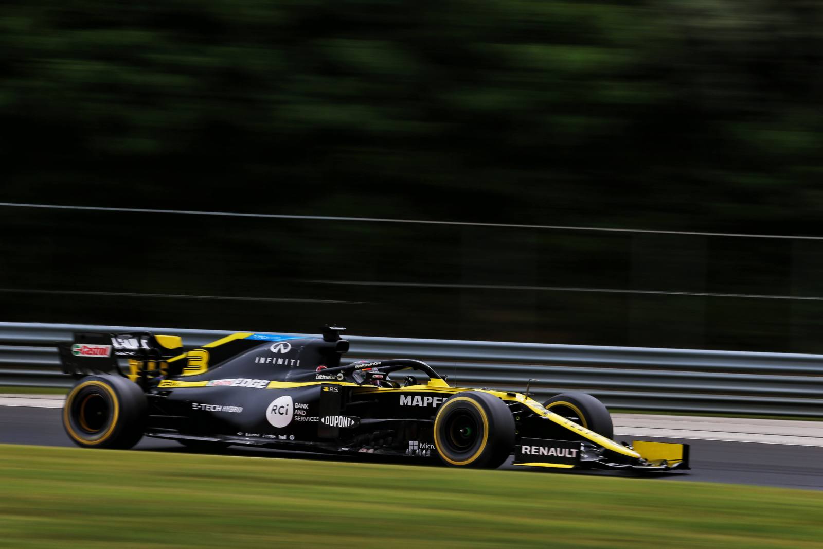 Daniel Ricciardo novamente ficou pelo caminho na classificação e amarga o 12º lugar no grid