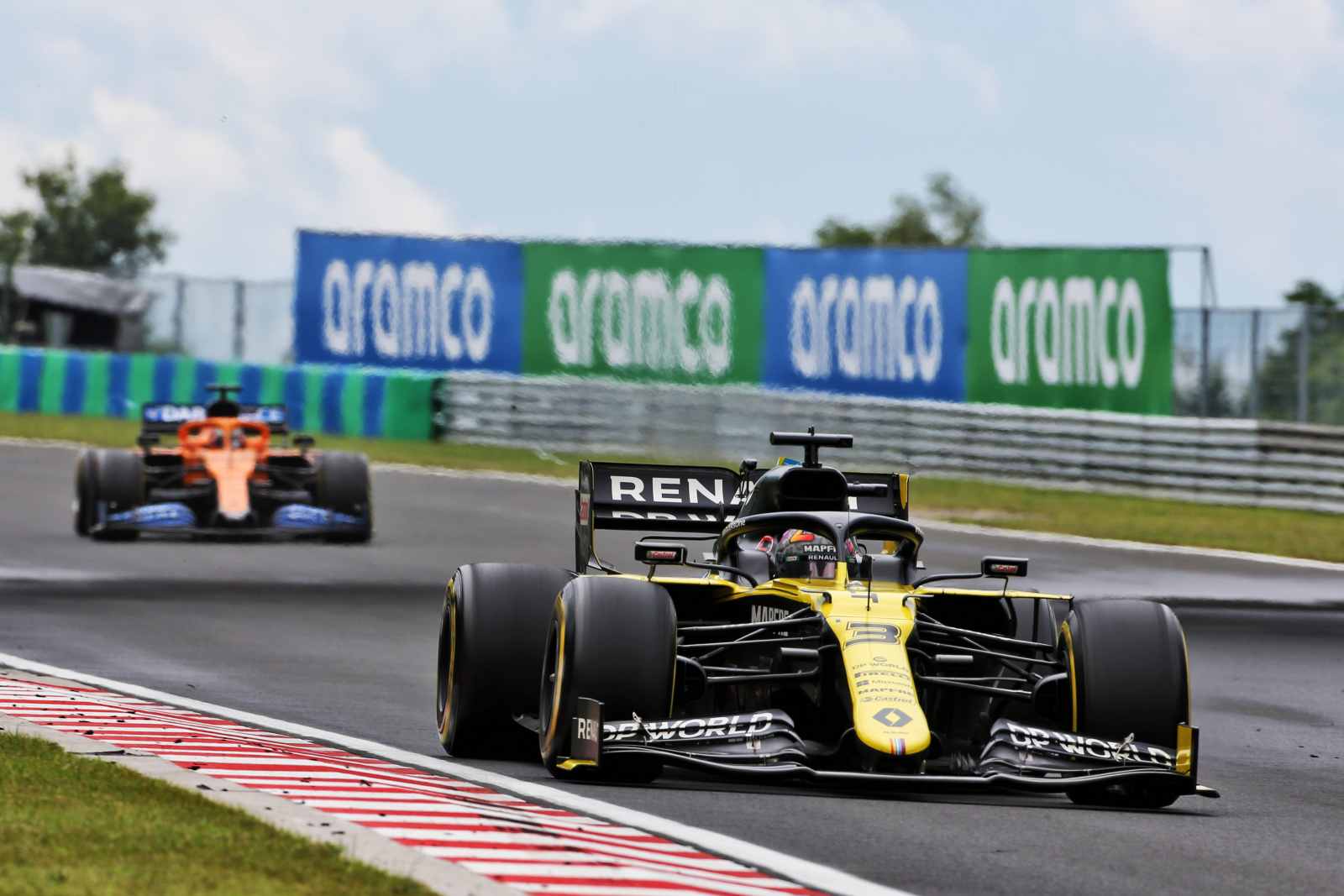 Daniel Ricciardo foi consistente e levou a Renault ao oitavo lugar