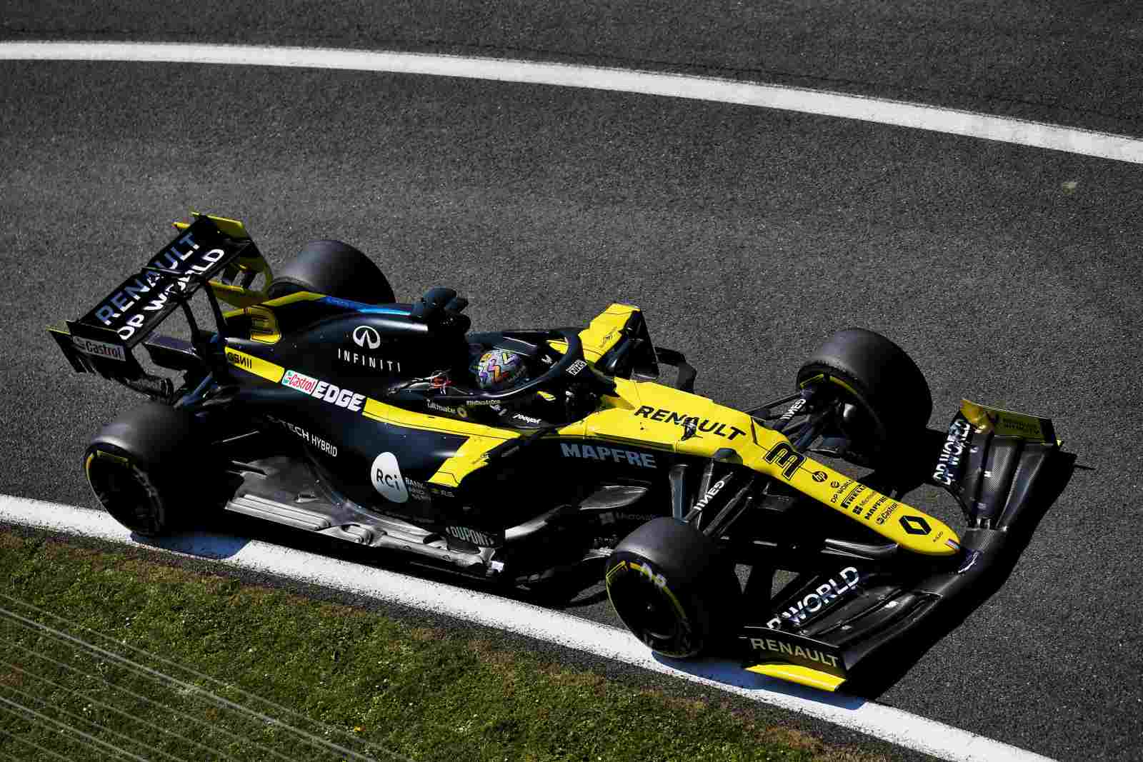 Daniel Ricciardo foi o melhor piloto da Renault na sexta-feira. Fechou o TL2 na nona posição