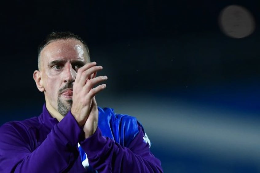 ESQUENTOU - O francês Franck Ribéry, da Fiorentina, deu a entender recentemente que pode ser outro craque "sem clube". Ele cogitou recentemente deixar Florença por questões de segurança, depois que teve a residência assaltada.