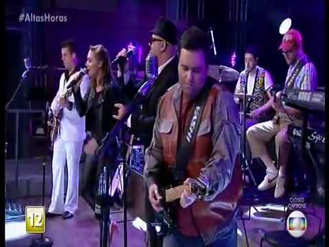 Um dos grandes momentos da banda foi quando o grupo tocou no 'Altas Horas', programa de Serginho Groismann na TV Globo. Na época, Rodrigo não estava na emissora, mas fez sucesso em sua participação no programa de sábado a noite.