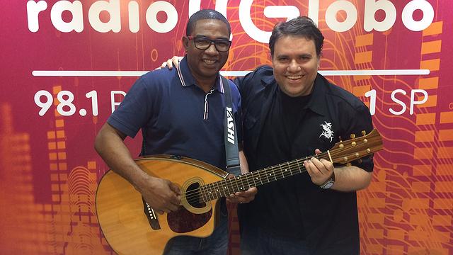 Rodrigo também teve experiência na rádio, onde passou pela Rádio Globo com o programa 'Trilha de Craques', onde recebia grandes nomes do esporte e celebridades para conversar sobre o mundo musical.