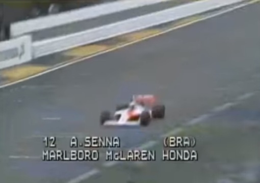 O primeiro título mundial de Ayrton Senna na Fórmula, em Suzuka, no Japão, em 1988, também teve o dedo de Galvão: ‘Ayrton Senna do Brasil, campeão mundial de 88!’. 