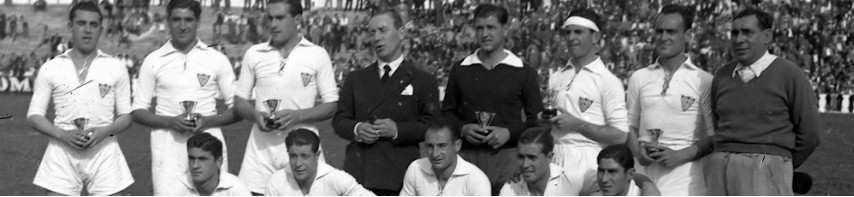 Abrindo a galeria, estão três times, que possuem, cada um, um título da La Liga. São eles: Betis (1934/35), Sevilla (1945/46) (foto) e La Coruña (1999/2000).