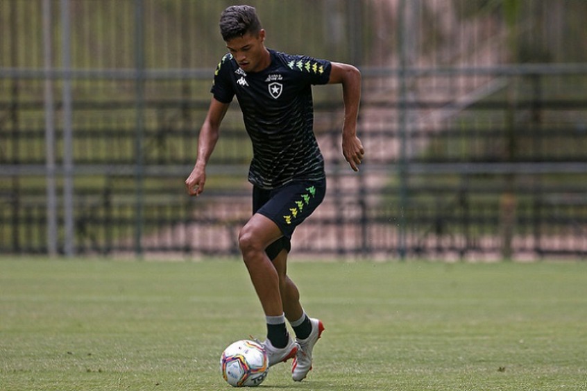 O zagueiro SOUSA disputou apenas a partida contra o Vasco pela equipe alvinegra.