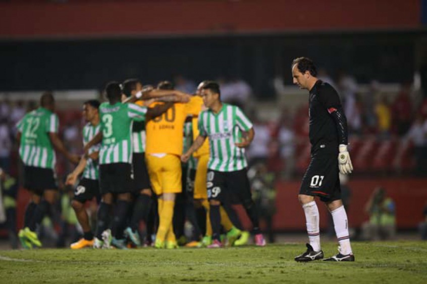 Copa Sul-Americana/Semifinal/Atlético Nacional-COL: O Tricolor foi eliminado pela equipe colombiana nos pênaltis em pleno Morumbi, por 5 a 4.
