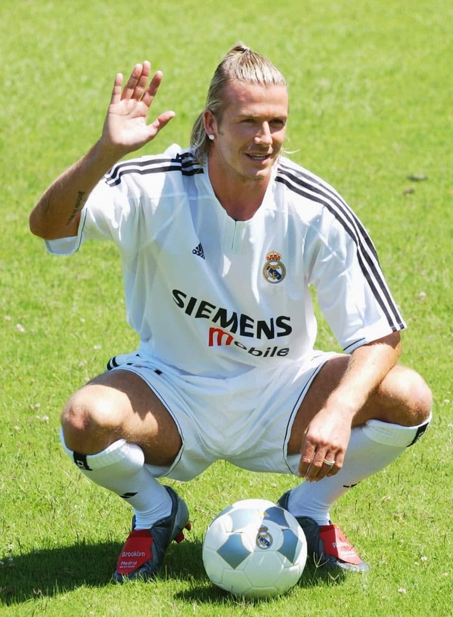 David Beckham foi contratado pelos merengues no dia 18 de junho de 2003, pelo valor de R$ 118 milhões, na cotação da época, uma das maiores contratações desde então. A sua apresentação com a camisa 23 aconteceu há exatos 17 anos, no dia 2 de julho de 2003.