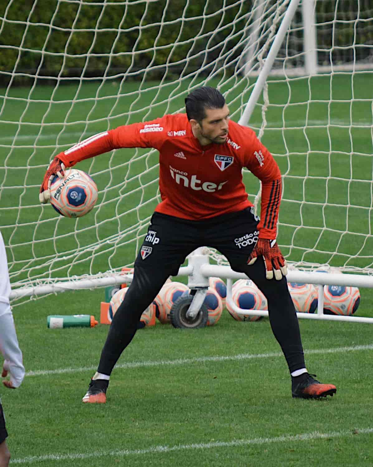 TIAGO VOLPI - São Paulo (C$ 11,90) - Depois de uma grande vitória contra o Grêmio na última rodada, o Tricolor Paulista tem o favoritismo no duelo contra o lanterna Botafogo. Assim, acreditamos que Volpi possa pontuar com o SG, além de ser exigido com defesas difíceis (Foram oito nas últimas três partidas do Fogão como mandante).