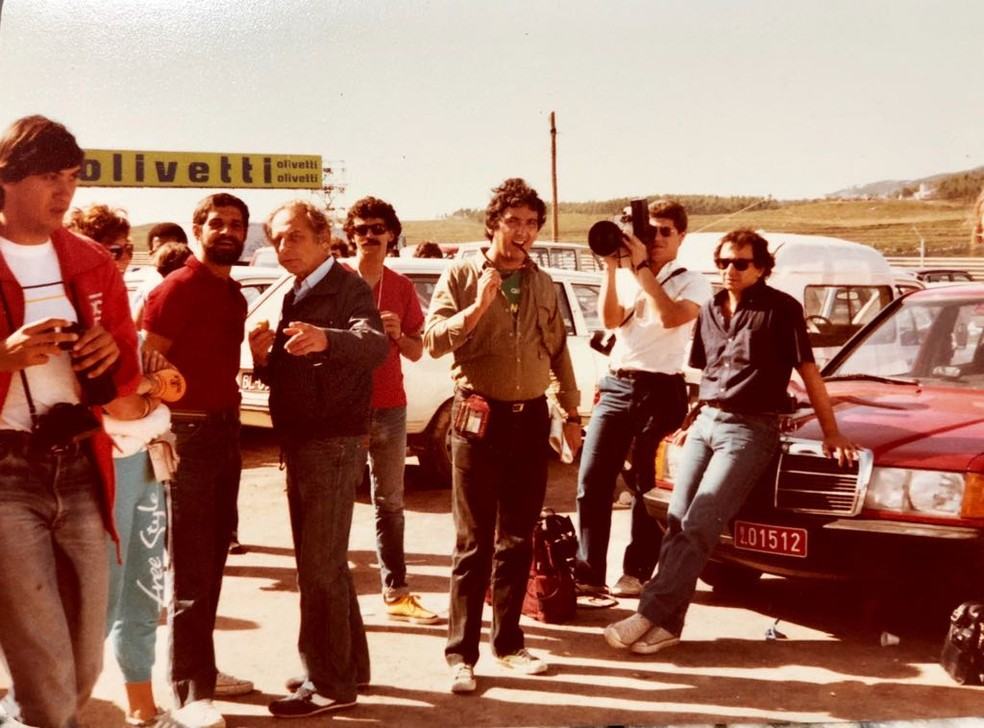 Galvão Bueno acompanhado de Reginaldo Leme e tantos outros jornalistas em Estoril, em 1984