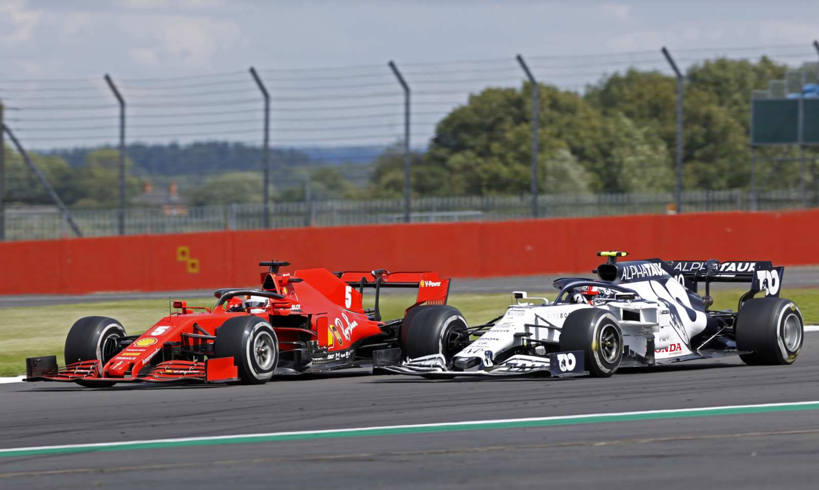 Vettel e Gasly batalharam. O francês levou a melhor e foi sétimo