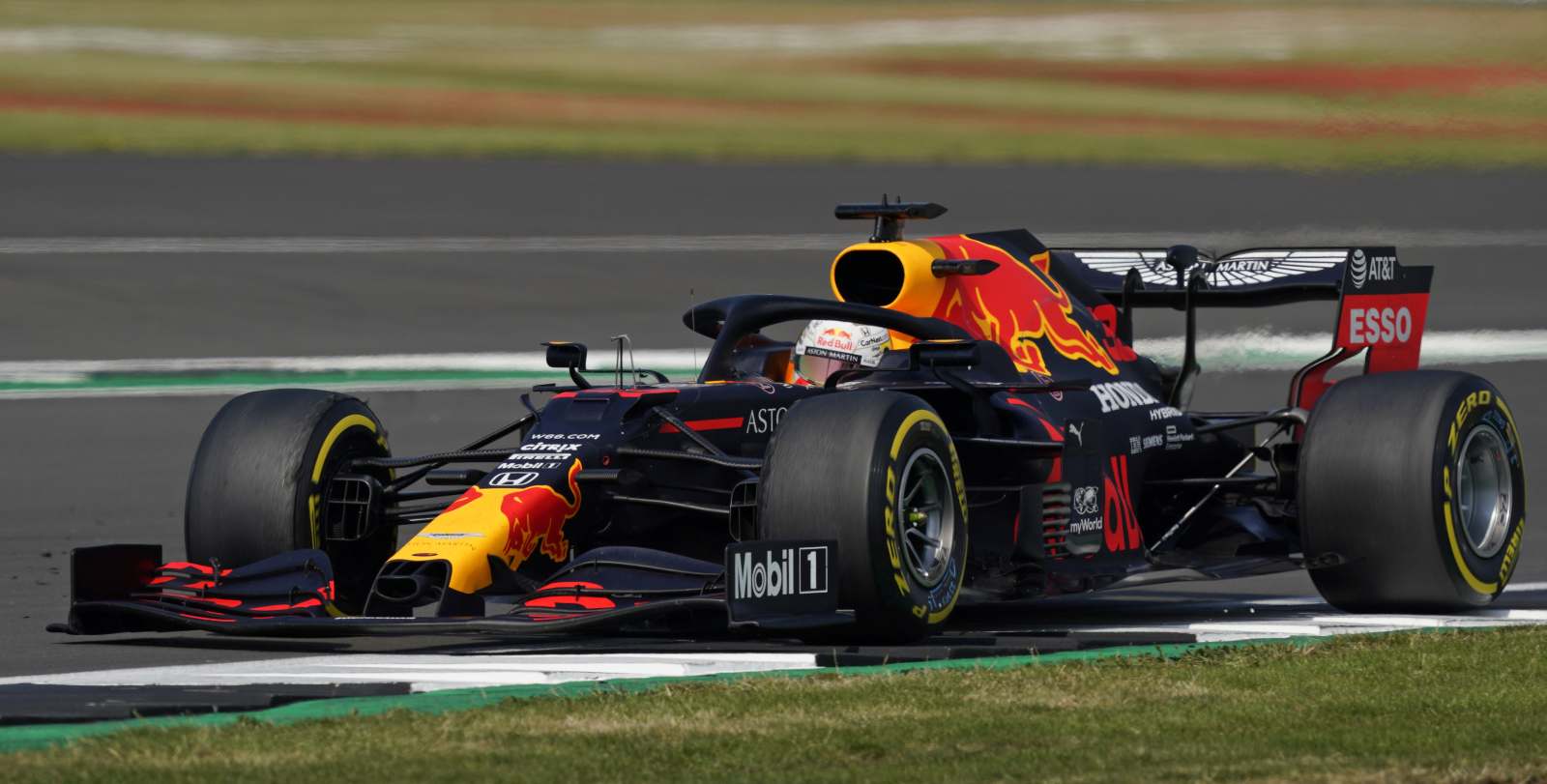 Max Verstappen largou com pneus duros e deu nó tático na Mercedes 