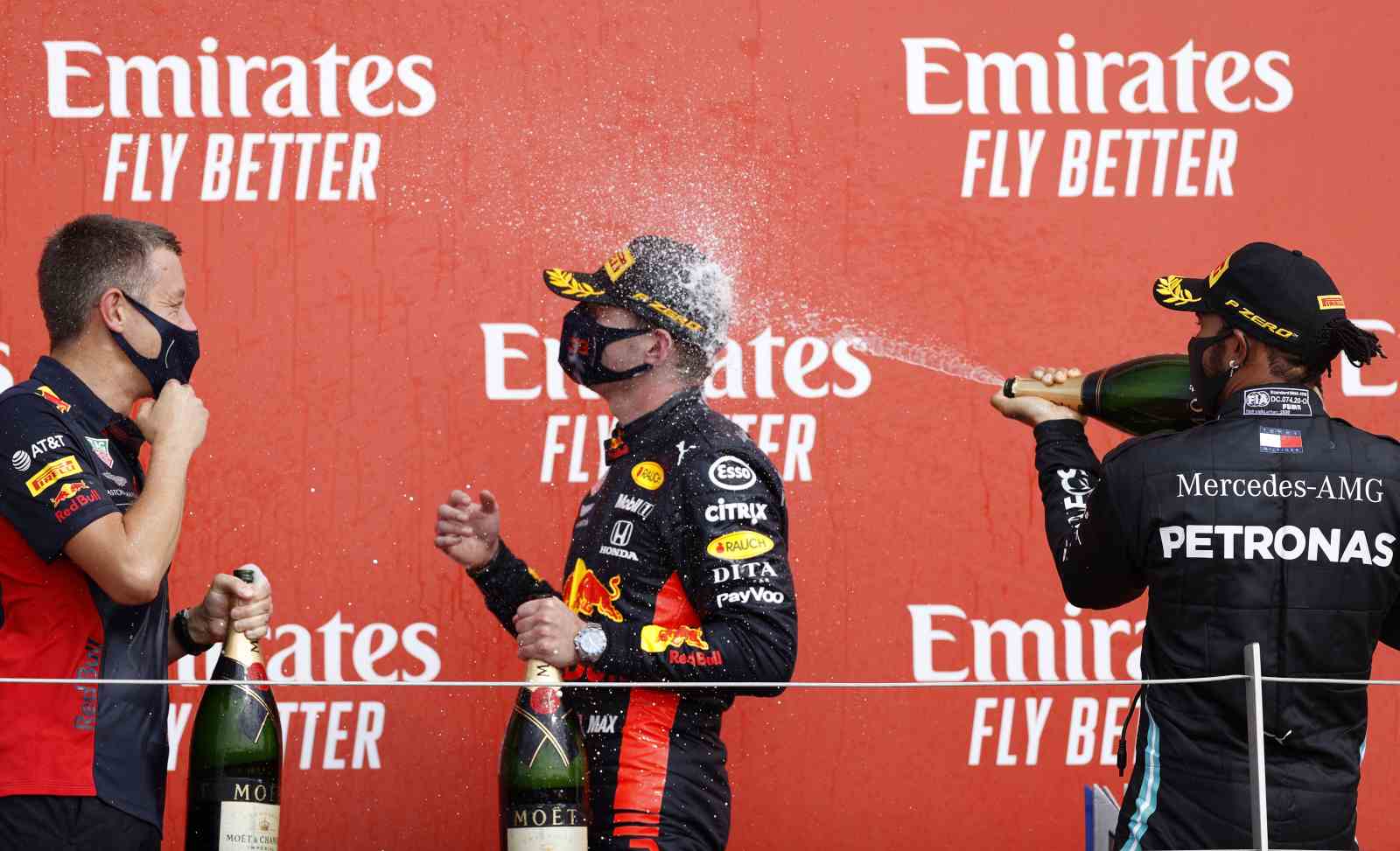 Pilotos fazem festa no pódio em Silverstone 