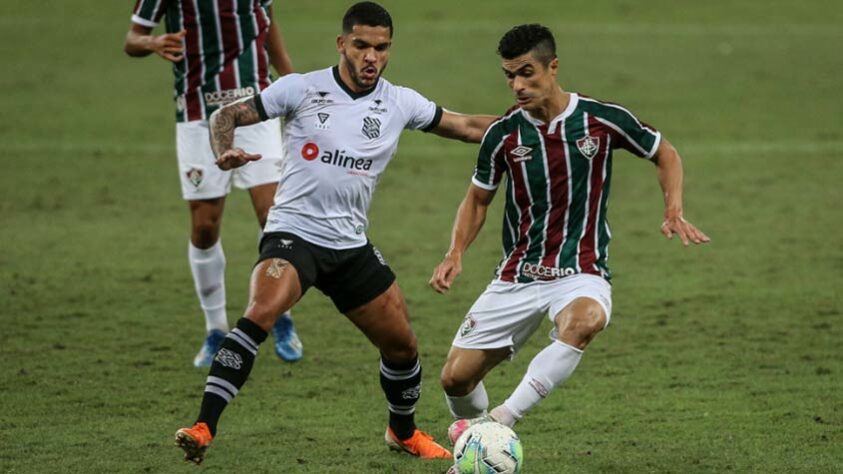 FIGUEIRENSE | SOBE: Marquinho e Keké. Foram os dois jogadores mais perigosos do Figueirense e produziram a melhor chance da equipe de Santa Catarina. Após uma tabela, o camisa 10 chegou bem na área, mas parou no goleiro Muriel, que fez uma boa defesa. Contudo, ambos cansaram e foram substituídos pelo técnico Márcio Coelho no segundo tempo. / DESCE: Dificuldade de criação. O Figueirense até tentou antecipar a marcação e não ficar atrás. No entanto, teve muita dificuldade de criação e para controlar a bola. Em vários momentos, a equipe foi envolvida pela posse de bola do Fluminense e teve poucas chances de empatar ou marcar um gol ao longo da partida. 