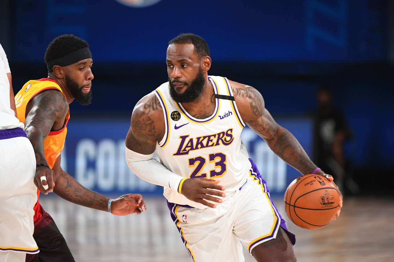 9- LeBron James (Los Angeles Lakers): 22 pontos, nove assistências e oito rebotes. James está jogando para o gasto. Não tem a pressão pelo primeiro lugar da conferência Oeste, que já conquistou com a vitória sobre o Utah Jazz na noite de segunda-feira. Ainda não ativou o modo playoffs, mas isso vai acontecer quando precisar