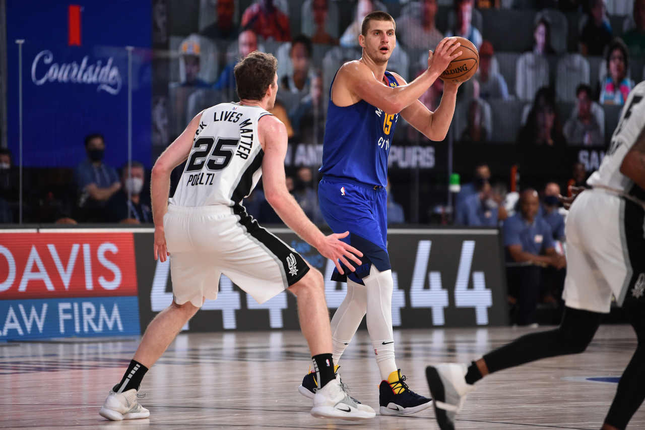 2021/2022 - Nikola Jokic (segundo prêmio): pivô (Sérvia) / Time: Denver Nuggets (caiu na primeira rodada dos Playoffs) - Campeão da NBA: Golden State Warriors.