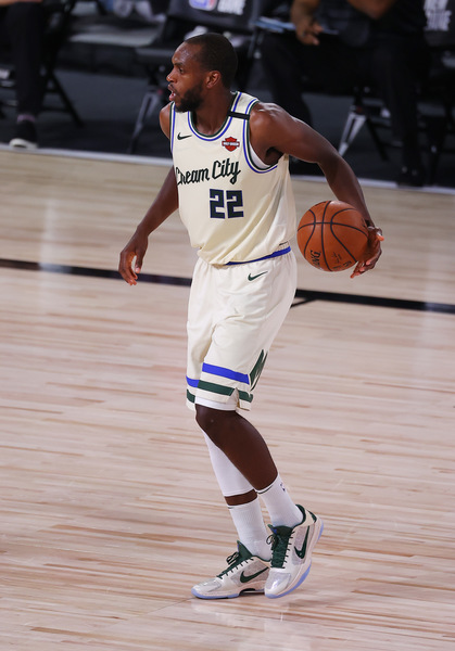 Khris Middleton (Milwaukee Bucks) 6,5 - Apagado. O astro não foi bem diante do Orlando Magic, com 14 pontos, seis rebotes e quatro assistências e errou oito dos 12 arremessos. Middleton ainda cometeu quatro erros de ataque. Noite para esquecer