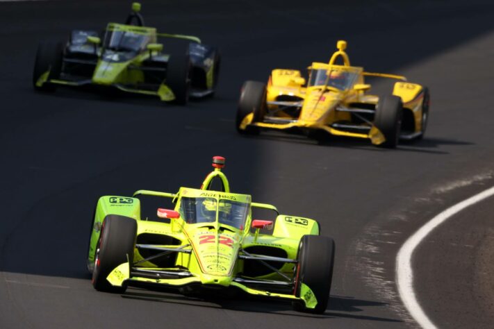 Simon Pagenaud se envolveu em acidente com Ryan Hunter-Reay e foi 22º