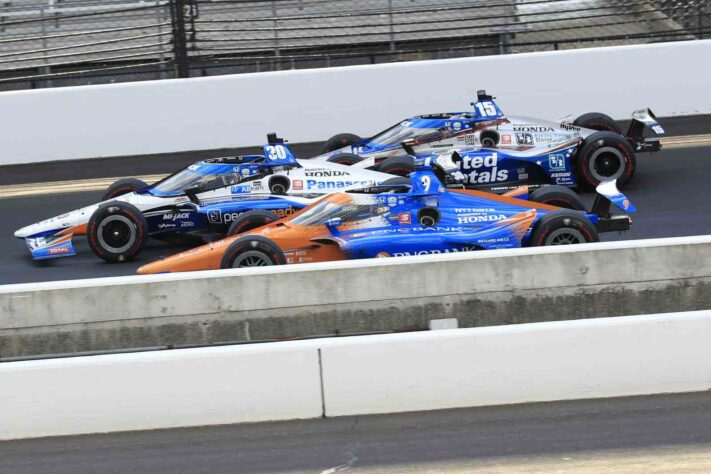 Ao lado de Sato, Scott Dixon e Graham Rahal cruzaram a linha de chegada 