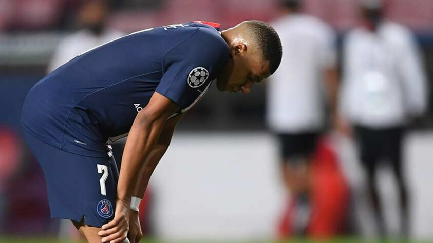 O francês Mbappé foi outro a lamentar a derrota na decisão. O jovem de 21 anos ainda quer saber como é o gostinho de conquistar a Champions e, claro, terá outras oportunidades. Levanta a cabeça, garoto!