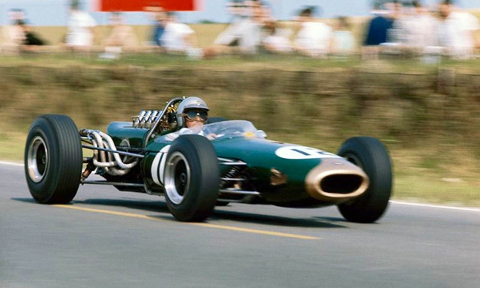 Em 1966, Jack Brabham se tornou o primeiro piloto a construir o próprio carro campeão do mundo 