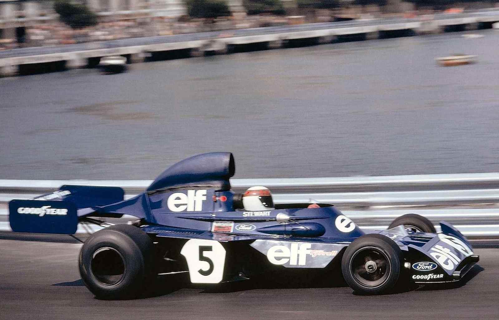 Jackie Stewart levou o tricampeonato em 1973, guiando pela Tyrrell. O escocês anunciou aposentadoria ao fim daquela temporada