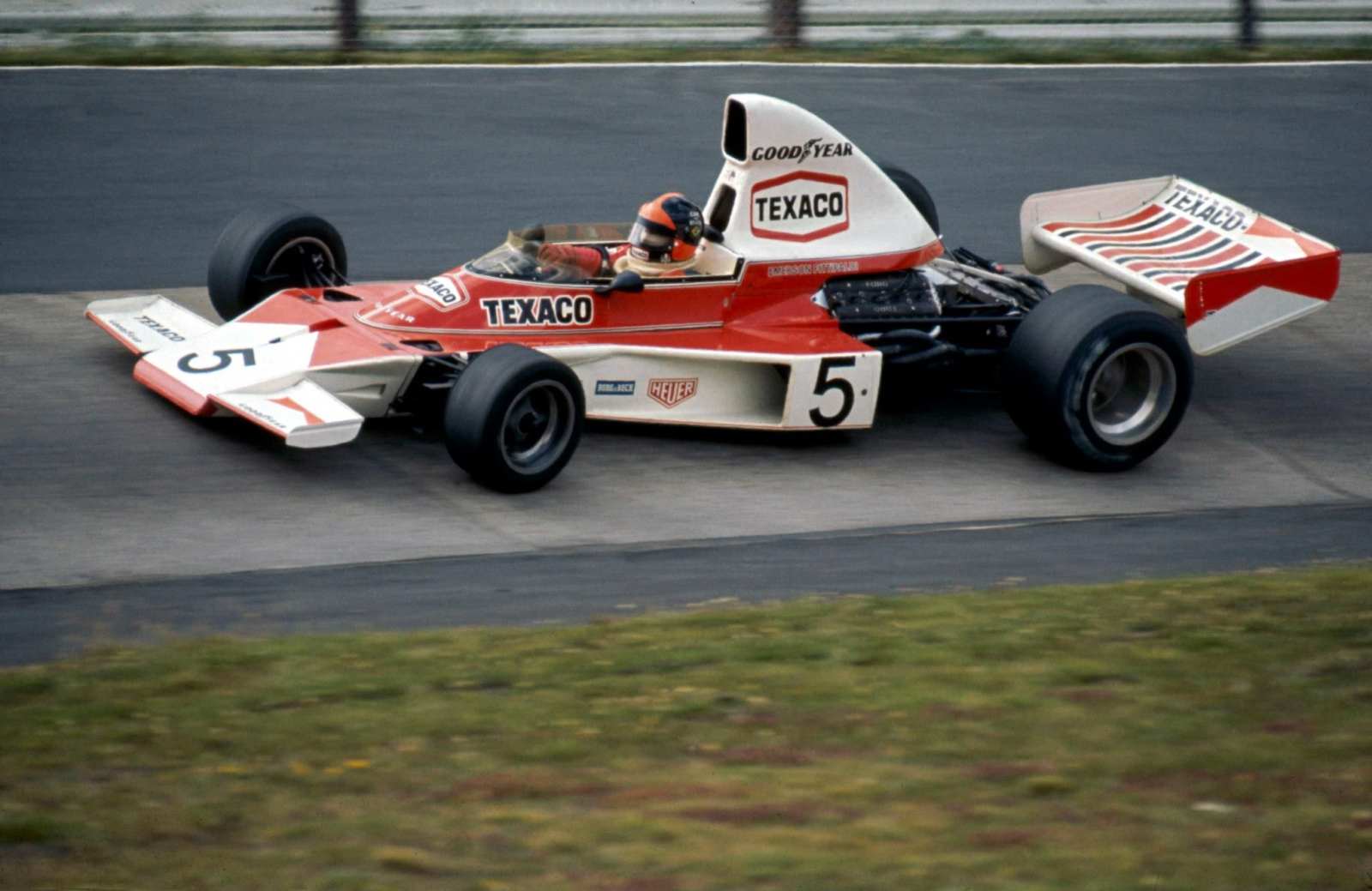 O primeiro título da McLaren veio em 1974. Bicampeonato de Emerson Fittipaldi