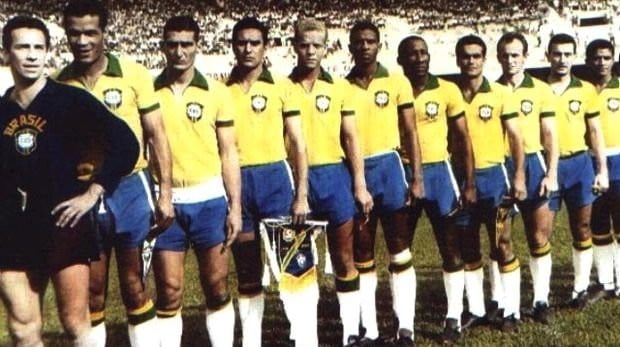 A década de 60 é de ouro para o Alviverde: foram três títulos brasileiros conquistados, em 60 (foto), 67 (mais um Robertão) e 69. Foi a inesquecível Primeira Academia. Em 65, o Palmeiras representou a Seleção Brasileira na disputa da Taça Inconfidência, diante da seleção do Uruguai.