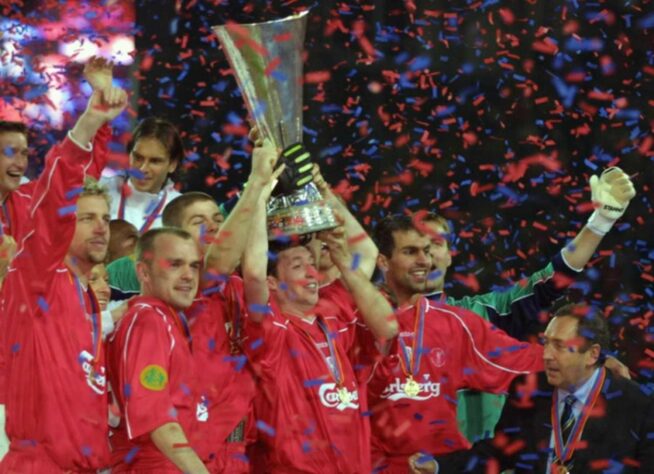 Liverpool - 2001 - O Liverpool de 2001 conquistou a Copa da Liga, a FA Cup e também a Champions League, além da Supercopa da UEFA e da Supercopa da Inglaterra. 