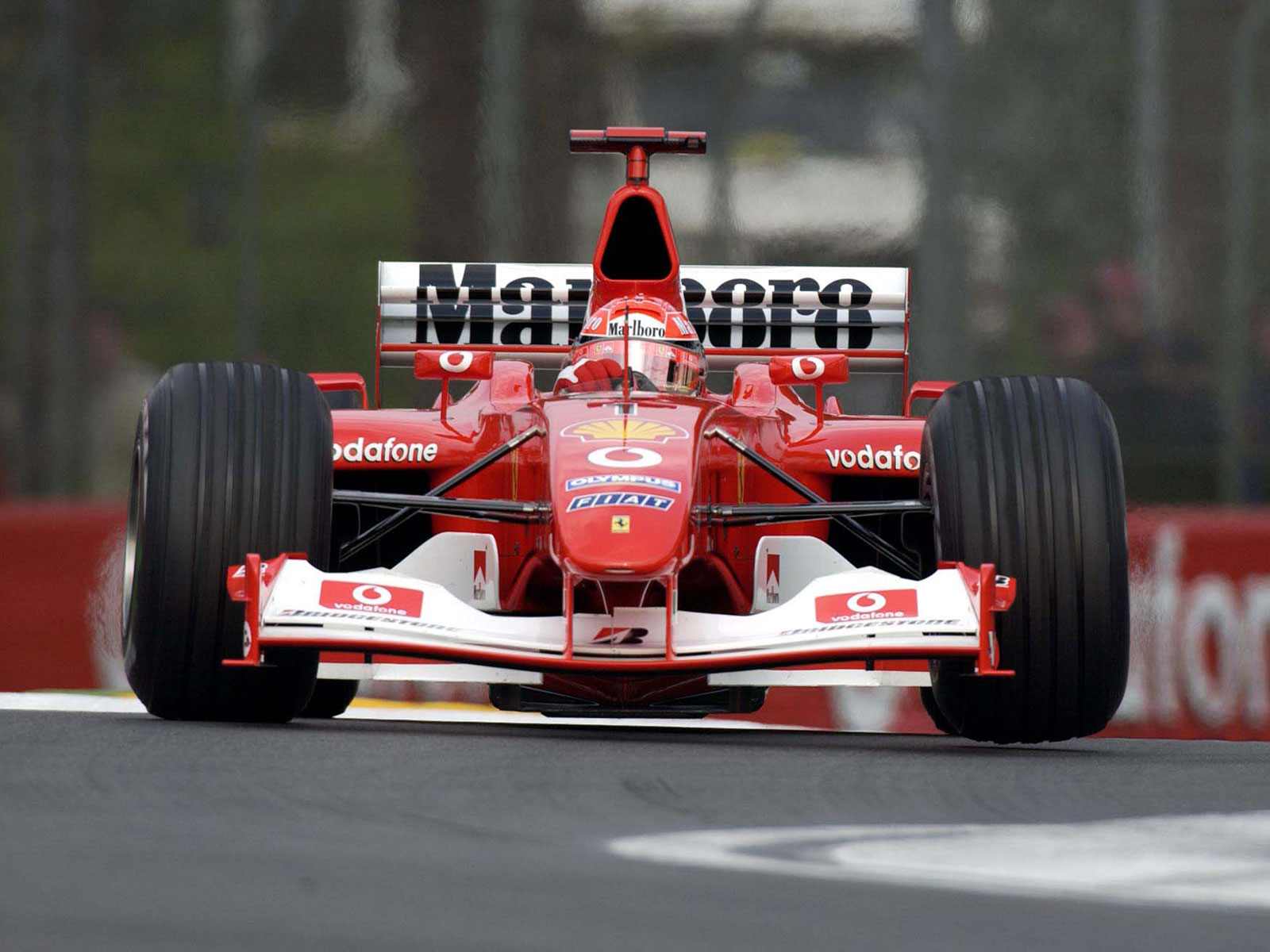 Schumacher se tornou hexacampeão após disputa com Kimi Räikkonen em 2003 