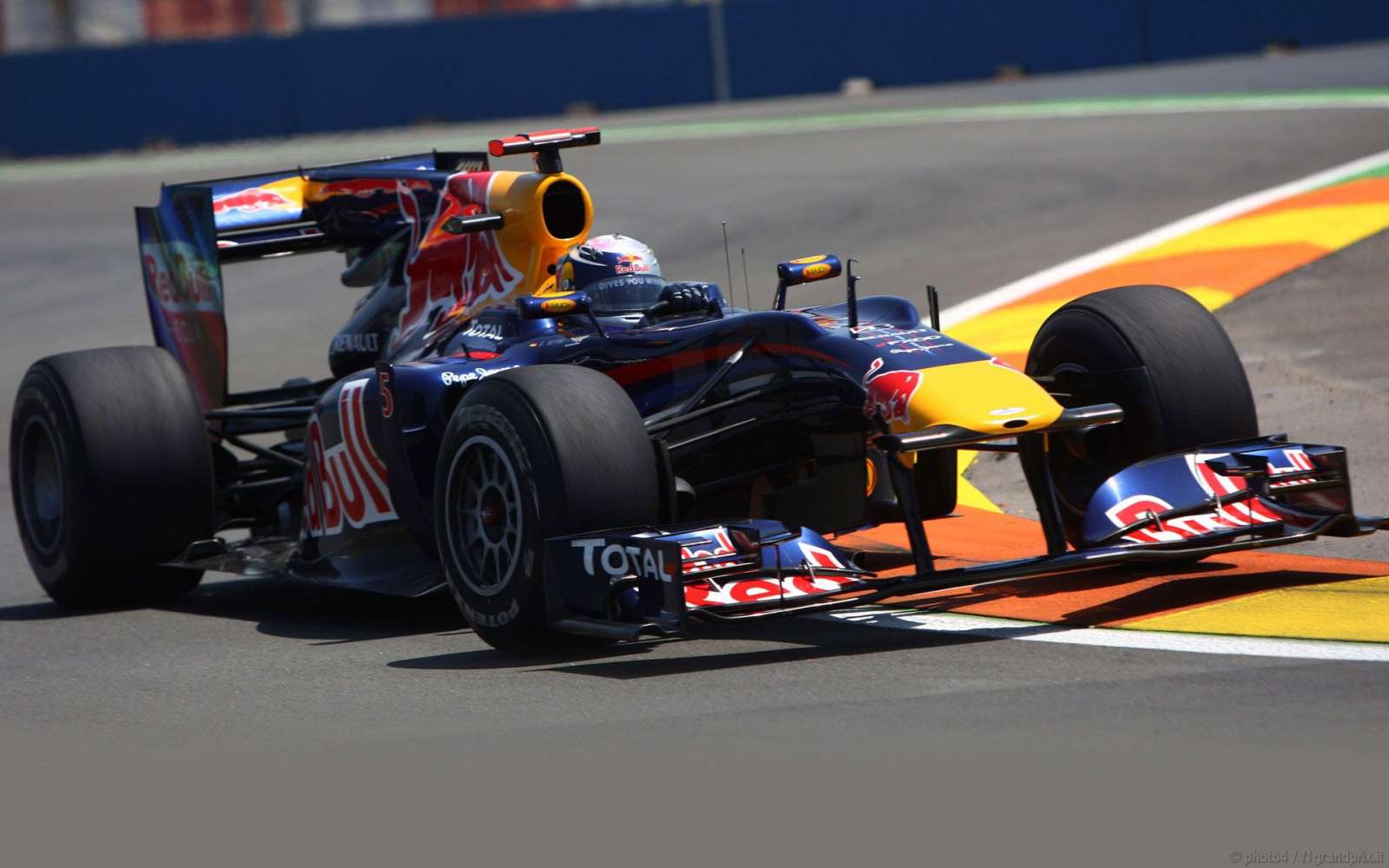 Sebastian Vettel se tornou o mais jovem campeão da F1 em 2010, com a Red Bull, aos 22 anos 