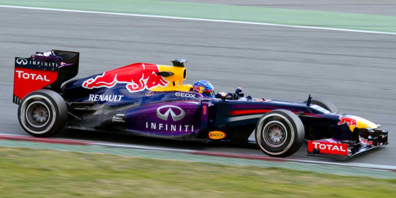 Com direito a nove vitórias seguidas, Vettel se tornou tetracampeão em 2013 