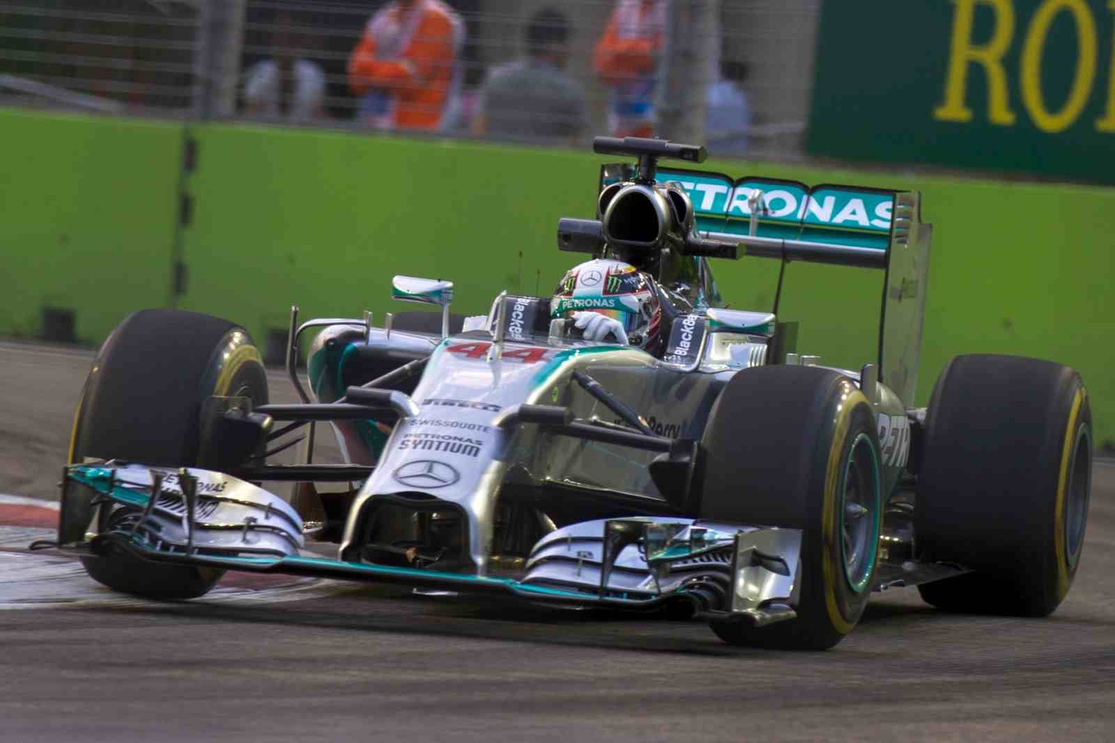 Após mudança de regulamento, a Mercedes disparou. Título de Lewis Hamilton em 2014