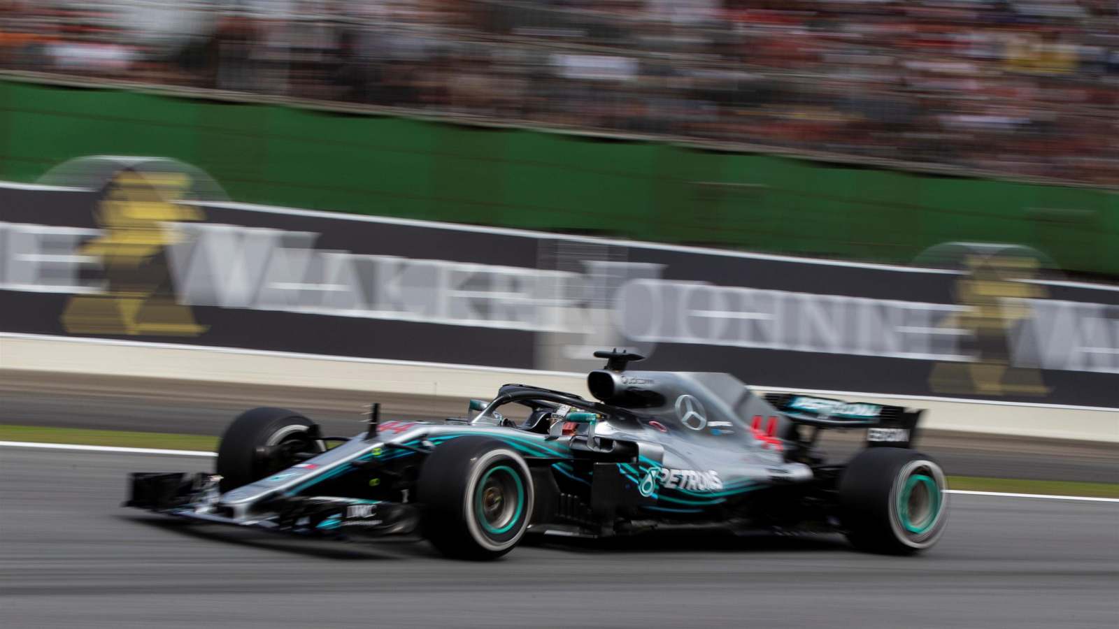 Hamilton viu a Ferrari ameaçar novamente, mas dominou a segunda metade do campeonato para levar o penta 