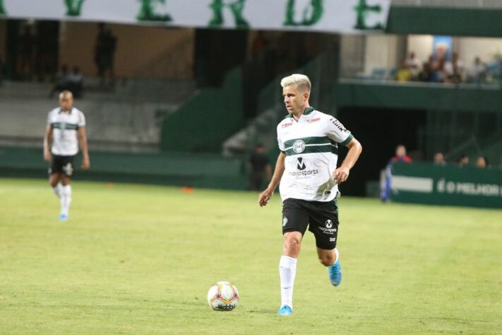 Matheus Galdezani (29 anos) - Meio-campista - Sem clube desde outubro de 2021 - Último clube: Coritiba - Valor de mercado: 600 mil euros (R$ 3,7 milhões).