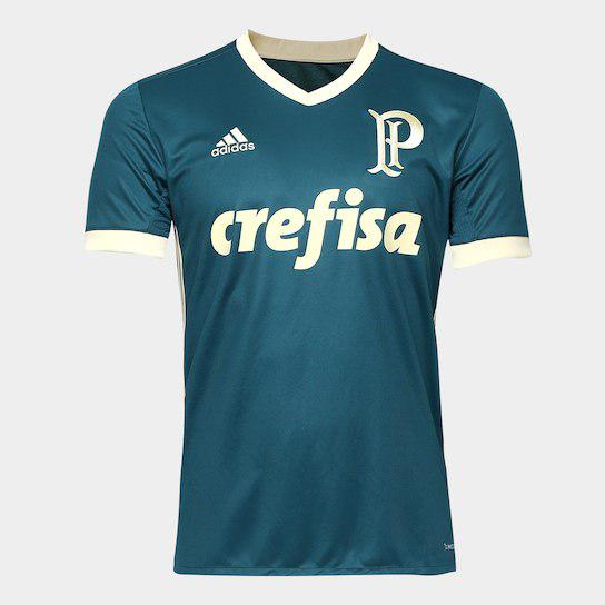 Já a camisa 3 da mesma coleção contou com o primeiro símbolo do clube alviverde.