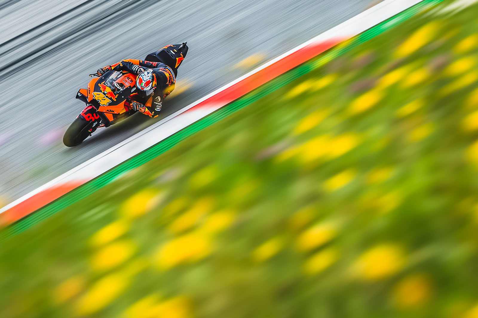 A KTM mostrou a força no Red Bull Ring, no primeiro dia de atividades da MotoGP. Veja as principais imagens