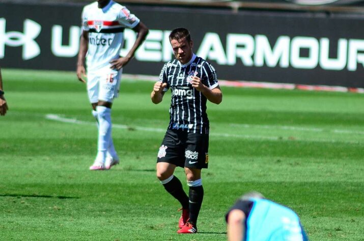 Com atuação sem brilho, o Corinthians perdeu para o São Paulo por 2 a 1, sofrendo o gol da derrota aos 46 minutos do segundo tempo. O Timão saiu atrás e ainda chegou a buscar o empate na primeira etapa, em gol de Ramiro (foto) com assistência de Cantillo. A dupla foi o que o Timão teve de melhor no clássico. Veja as notas do LANCE! para o Corinthians no Majestoso.