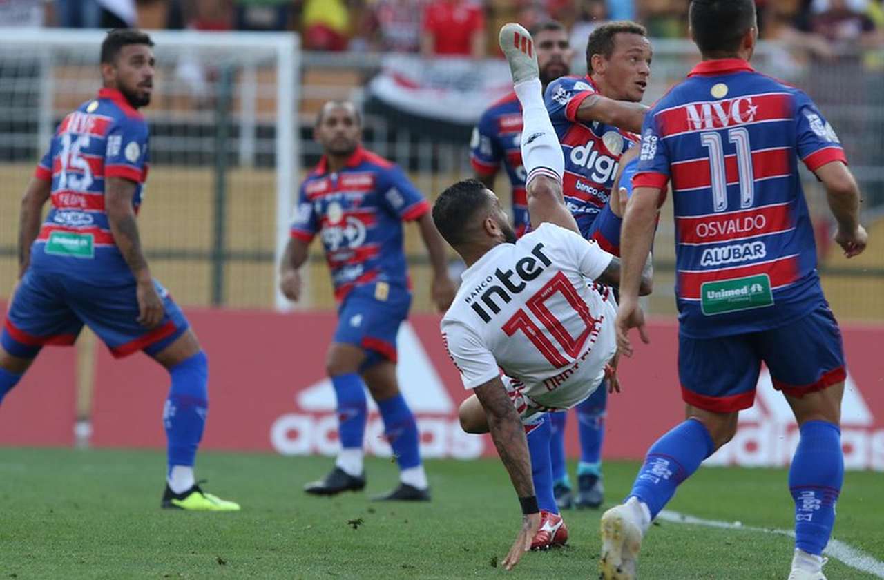 2ª rodada - São Paulo x Fortaleza - Na próxima quinta (13/8), às 19h15, Rogério Ceni pisará no Morumbi como adversário do São Paulo pela primeira vez em sua vida. No ano passado, o ídolo saiu derrotado dos dois reencontros com o clube: 1 a 0 em Fortaleza e 2 a 1 no Pacaembu.