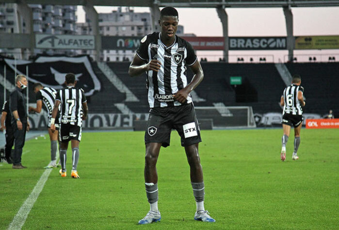 18º - Matheus Babi - Botafogo - 8 finalizações (1 gol)