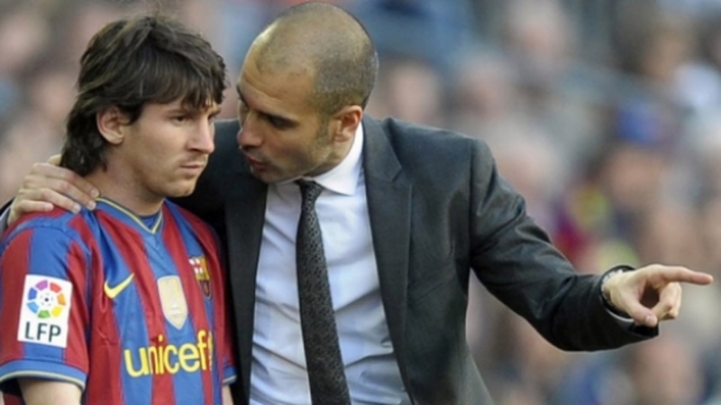 Com a chegada de Pep Guardiola na temporada 2008/2009, Messi tornava-se de vez realidade no futebol mundial e começava a última grande geração do Barcelona, que encantou o mundo. A equipe conquistou a tríplice coroa erguendo os troféus da La Liga, Champions League e Copa do Rei. Messi balançou as redes 23 vezes e deu 12 assistências em 31 jogos. Além disso, ele foi artilheiro da Champions com nove gols, marcando na final contra o Manchester United de Cristiano Ronaldo.