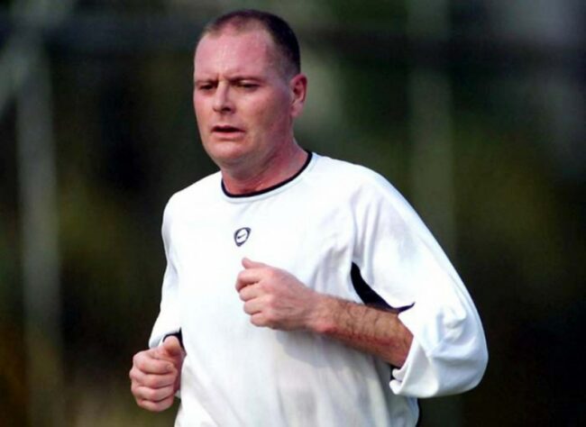 Ex-jogador da seleção inglesa, Paul Gascoigne vem encarando dificuldades financeiras de 2008 para cá. O alcoolismo é vilão nesta história complicada.